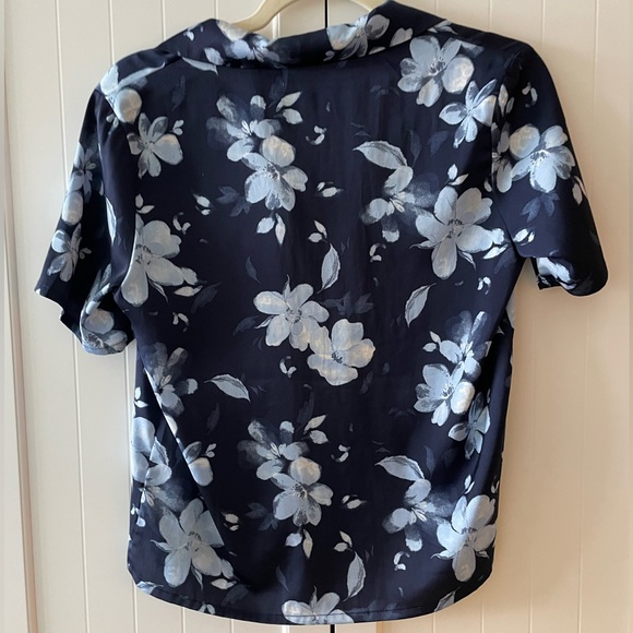 La Vie en Rose blue floral satin top - Picture 4 of 5